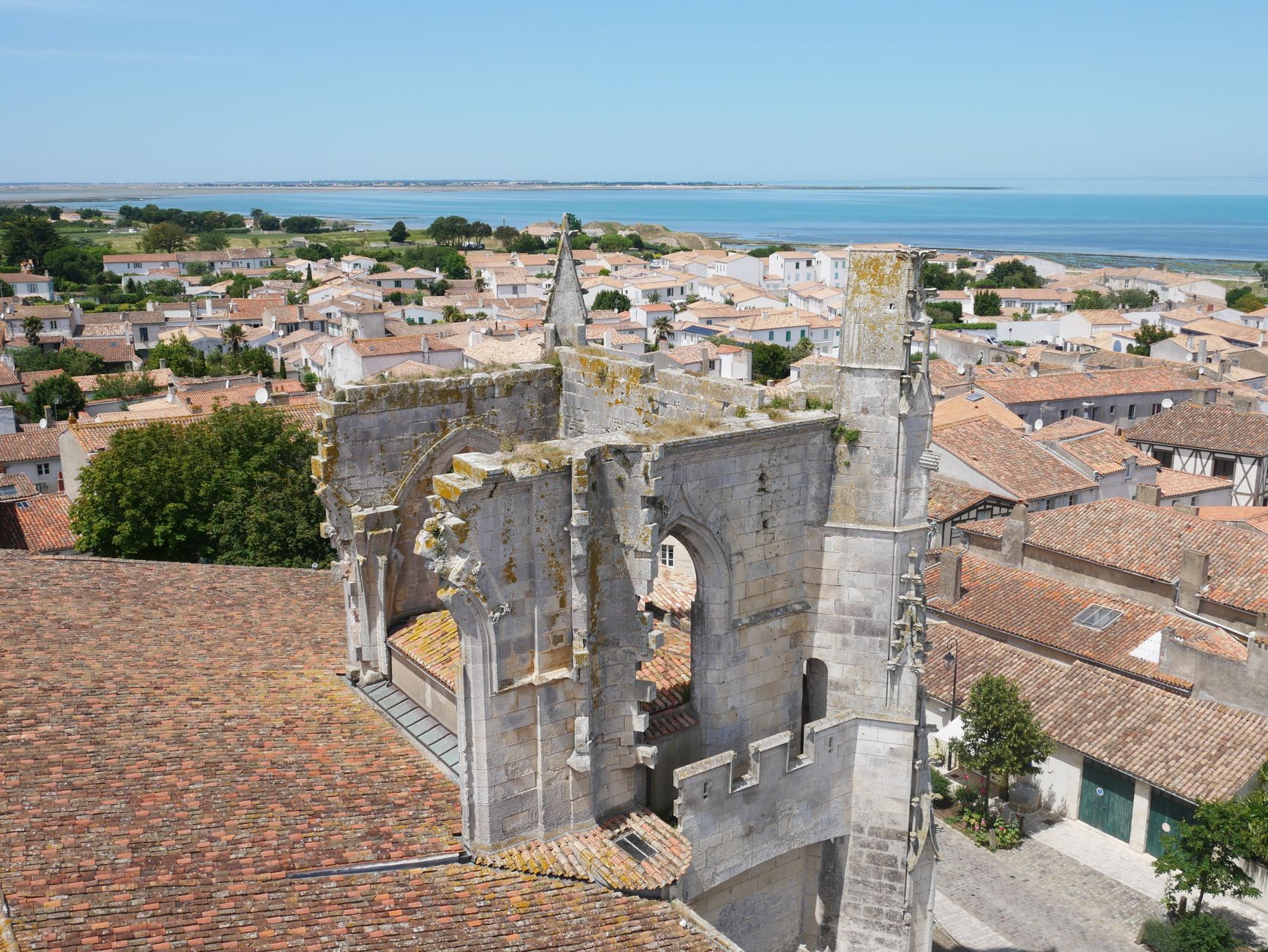 Bâchage de toiture équipe à Rueil-Malmaison